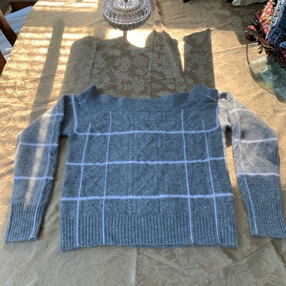 DH New York Alpaca Off-Shoulder Sweater - Picture 4 of 9